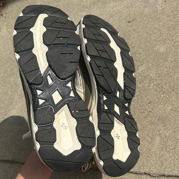 Women's Cream and Green Sneakers - Picture 5 of 13